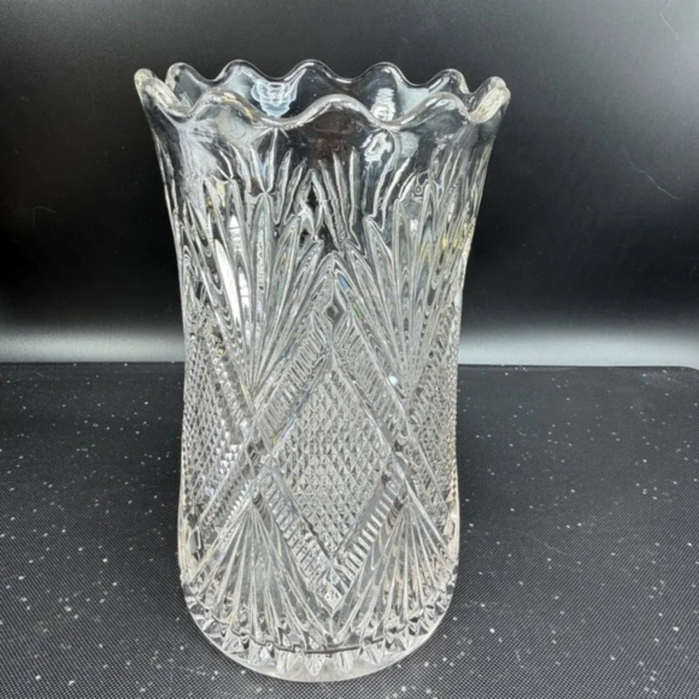 Antique Manganese UV Glow Glass Vase‎ Scalloped Rim Diamond Fan Pattern PENNOVA